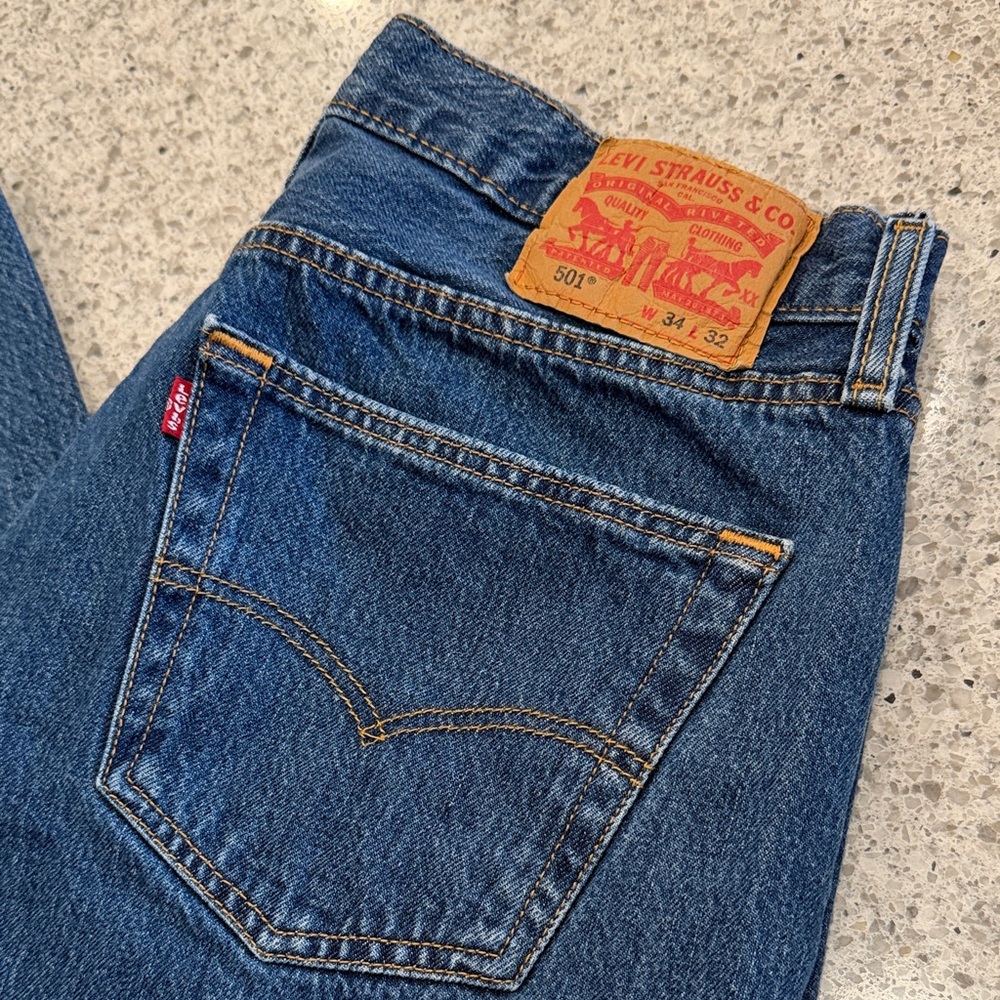 34x30 Levi's 501 Men's Medium Wash Blue Original Straight Fit Jeans Button Fly